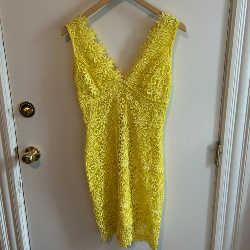 Chic Yellow Lace Mini Dress